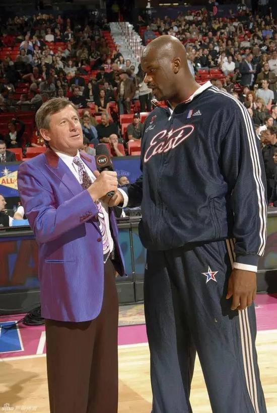 猴子偷桃！美媒晒今日冲突瞬间：斯图尔特直击迪文要害5019.